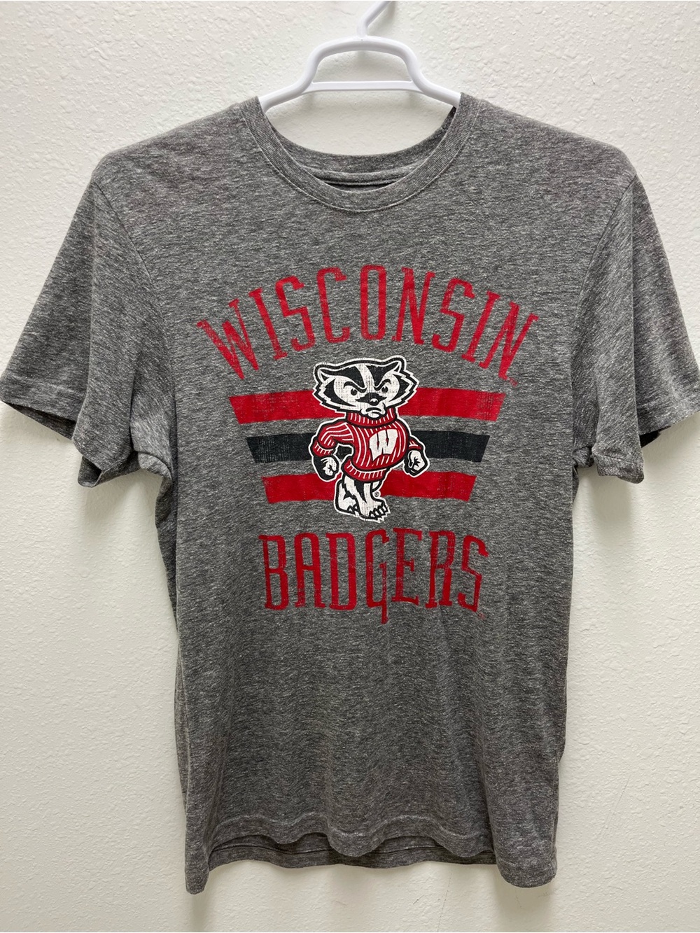Wisconsin Badgers Gray Shirt Colosseum Athletics Size L NCAA College
